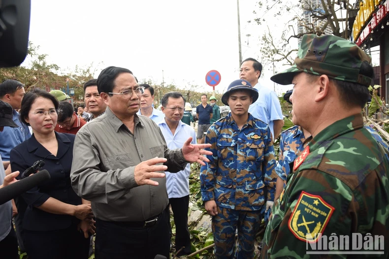 Thủ tướng Phạm Minh Chính thị sát, chỉ đạo khắc phục hậu quả bão số 3 ở Quảng Ninh và Hải Phòng ảnh 2