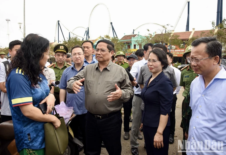 Thủ tướng Phạm Minh Chính thị sát, chỉ đạo khắc phục hậu quả bão số 3 ở Quảng Ninh và Hải Phòng ảnh 3