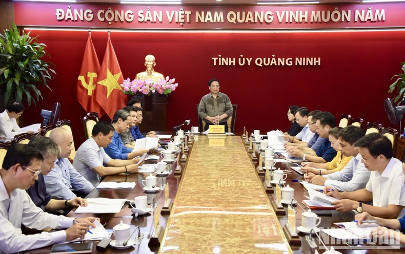 Thủ tướng Phạm Minh Chính thị sát, chỉ đạo khắc phục hậu quả bão số 3 ở Quảng Ninh và Hải Phòng ảnh 4