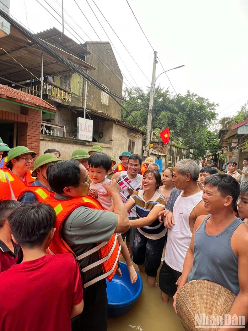 Thủ tướng Phạm Minh Chính thị sát tình hình mưa lũ tại Bắc Giang ảnh 4