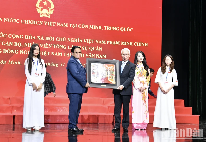 Nỗ lực tăng cường kết nối, gìn giữ mối quan hệ hữu nghị Việt Nam-Trung Quốc ảnh 3