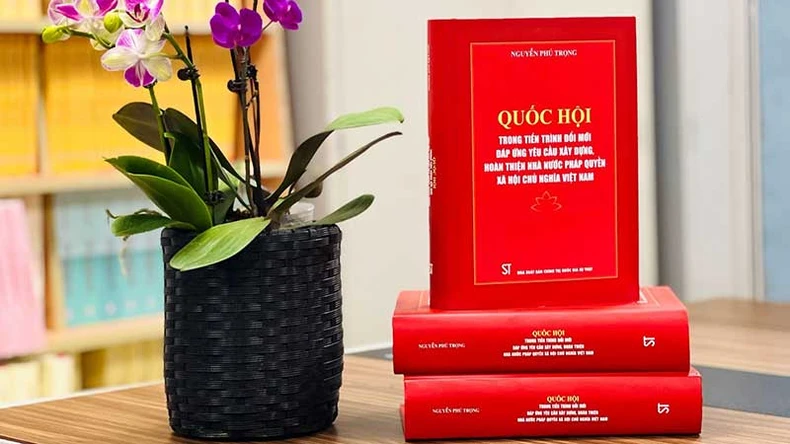 Cuốn sách “Quốc hội trong tiến trình đổi mới đáp ứng yêu cầu xây dựng, hoàn thiện Nhà nước pháp quyền xã hội chủ nghĩa Việt Nam” của Tổng Bí thư Nguyễn Phú Trọng tiếp tục định hướng cho Quốc hội không ngừng đổi mới và phát triển ảnh 1