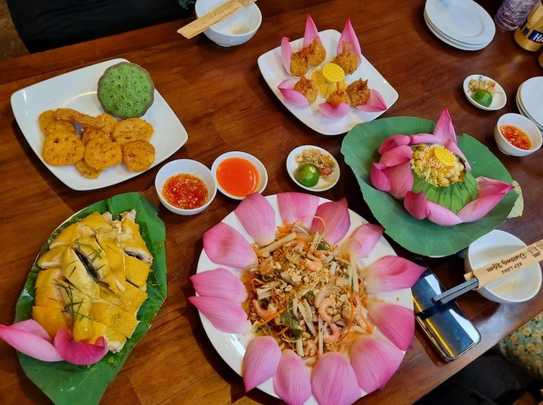 Du lịch trải nghiệm ẩm thực truyền thống Bắc Bộ - Làng cổ Đường Lâm được vinh danh là sản phẩm du lịch bền vững ASEAN ảnh 3