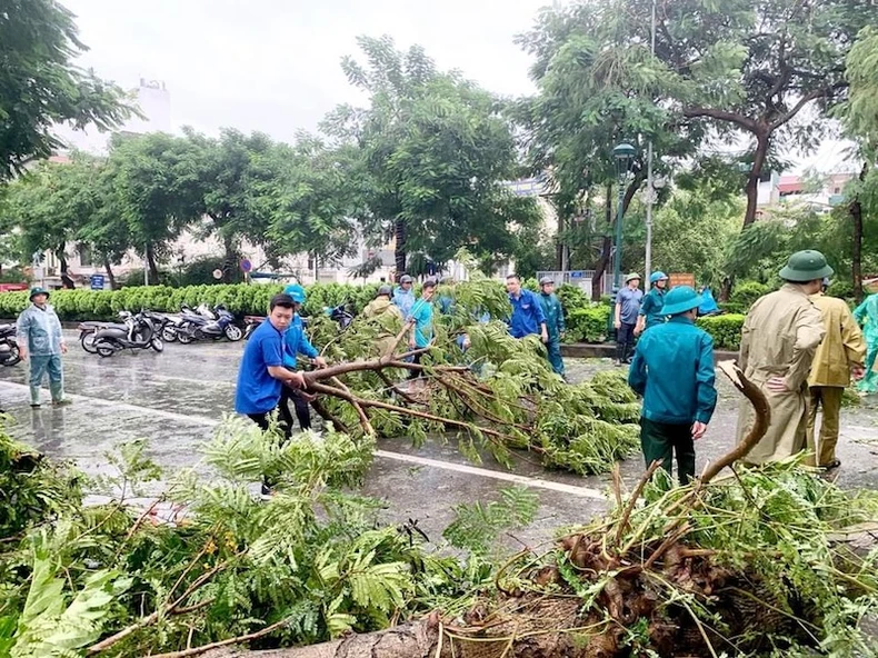 Hà Nội tập trung khắc phục hậu quả bão số 3 và chuẩn bị ứng phó với thiên tai ảnh 1