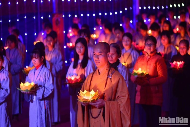View - Lễ hội chùa Keo Thái Bình đón lượng khách kỷ lục