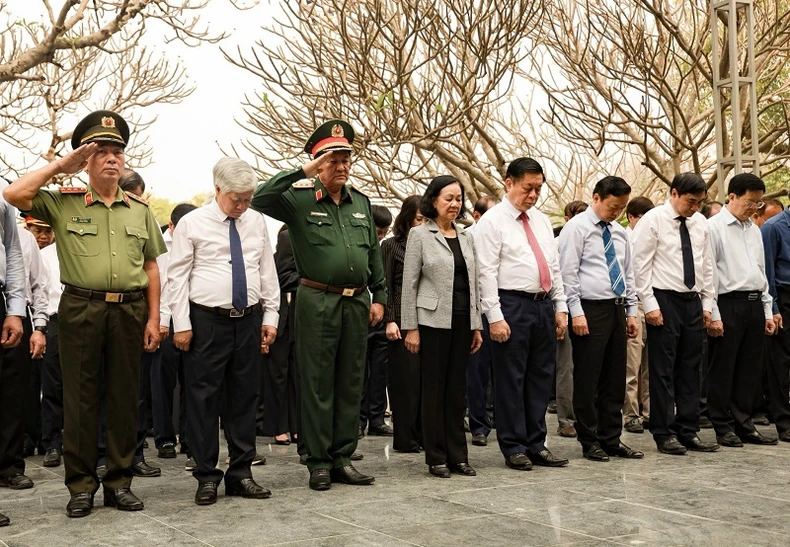 Đồng chí Trương Thị Mai làm việc với Ban Thường vụ Tỉnh ủy Điện Biên ảnh 3
