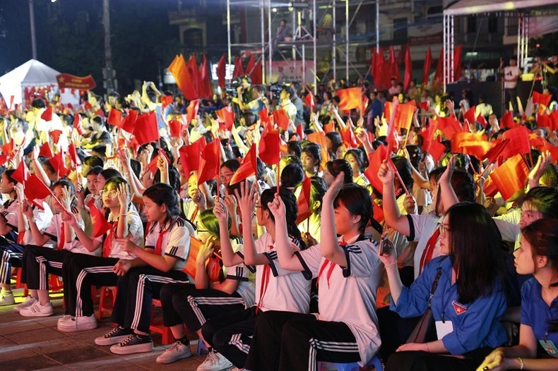 500 thiếu nhi xác lập kỷ lục Việt Nam với tiết mục múa xòe có đông thiếu nhi trong cả nước ảnh 2