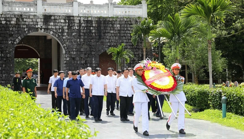 Đồng chí Nguyễn Xuân Thắng thăm, tặng quà các gia đình chính sách tại tỉnh Điện Biên ảnh 2