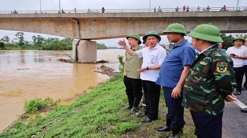 Phó Thủ tướng Hồ Đức Phớc kiểm tra, chỉ đạo phòng chống, khắc phục bão lụt tại Thái Nguyên ảnh 1