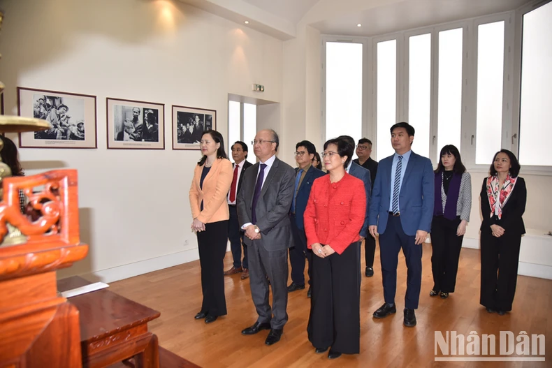 Đại sứ quán Việt Nam tại Pháp hướng về cội nguồn ngày Giỗ Tổ ảnh 2