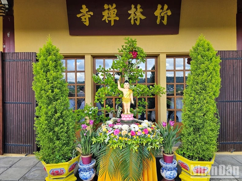 Cộng đồng người Việt Nam tại Pháp mừng Đại lễ Phật đản ảnh 1