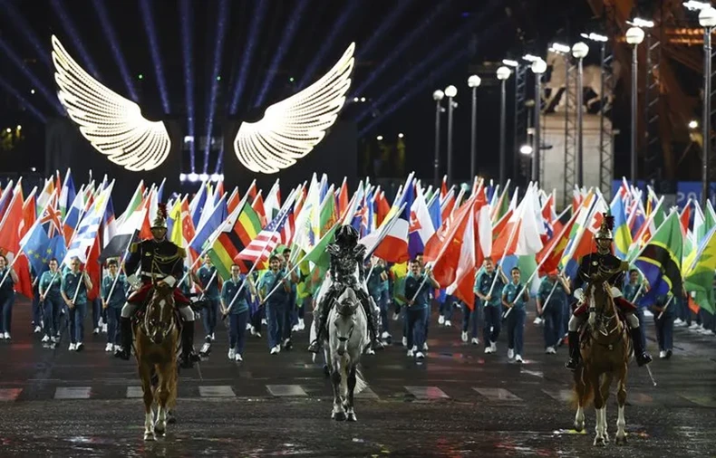 Lễ khai mạc Olympic 2024 hoành tráng và lung linh trên sông Seine ảnh 26