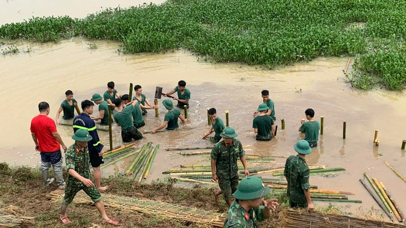 Chủ tịch Ủy ban Mặt trận Tổ quốc Việt Nam thành phố Hà Nội kiểm tra công tác phòng, chống bão, lũ tại Sơn Tây ảnh 3