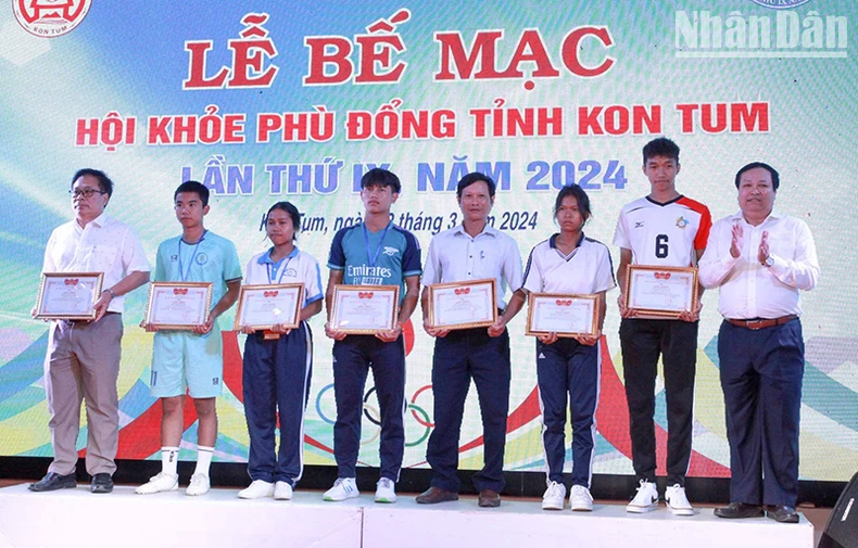 Kon Tum: Trao 720 bộ huy chương tại Hội khỏe Phù Đổng tỉnh lần thứ IX năm 2024 ảnh 2