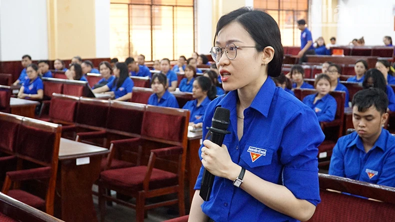 Kon Tum: Chủ tịch Ủy ban nhân dân tỉnh gặp gỡ, đối thoại với thanh niên ảnh 1