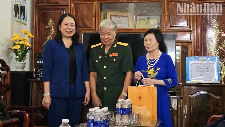 Quyền Chủ tịch nước Võ Thị Ánh Xuân thăm Mẹ Việt Nam Anh hùng và cựu chiến binh tại Kon Tum ảnh 2