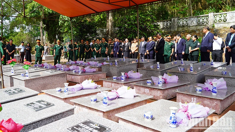 Kon Tum: Truy điệu, an táng 15 liệt sĩ hy sinh tại Lào và Campuchia ảnh 4