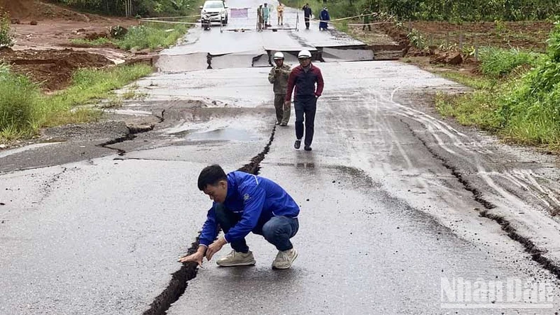 Cận cảnh sụt lún nghiêm trọng tuyến đường tránh phía nam thành phố Bảo Lộc ảnh 1