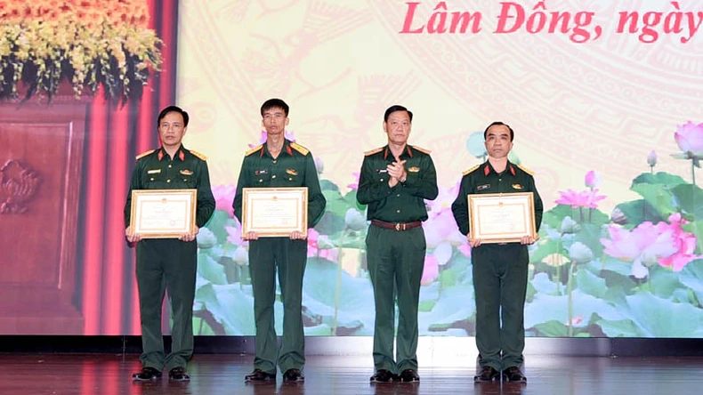 Học viện Lục quân công nhận 20 giảng viên đạt danh hiệu giảng viên dạy giỏi ảnh 6
