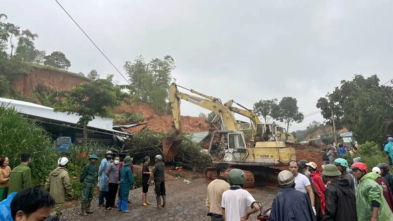 Lâm Đồng: Tiếp tục xảy ra sạt lở đất, bước đầu có 2 người thương vong ảnh 1