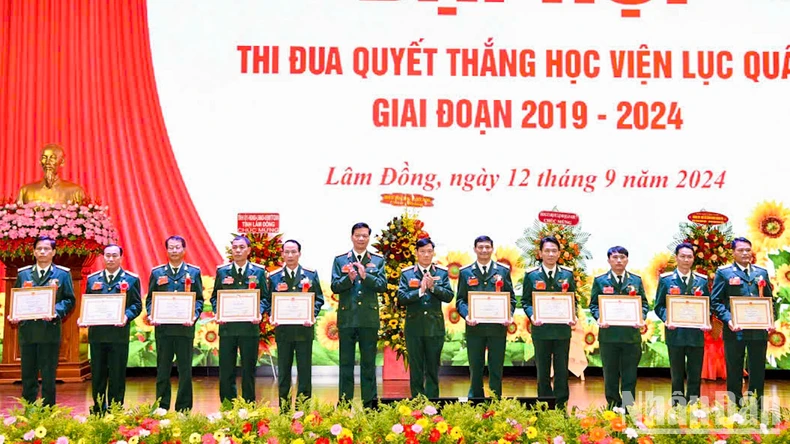 Học viện Lục quân đẩy mạnh phong trào thi đua quyết thắng lên tầm cao mới ảnh 6