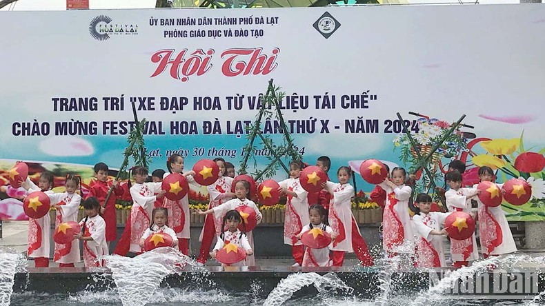 Ấn tượng hội thi “xe đạp hoa” trên thành phố ngàn hoa Đà Lạt ảnh 1