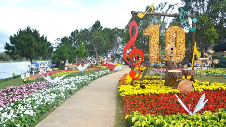 Các không gian hoa đường phố tại Festival Hoa Đà Lạt chính thức khai trương ảnh 3