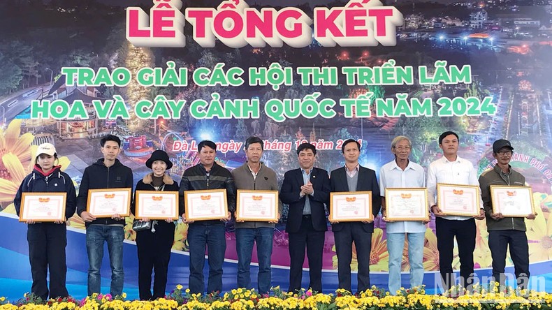 Trao giải các hội thi triển lãm hoa và cây cảnh quốc tế năm 2024 tại Đà Lạt ảnh 5