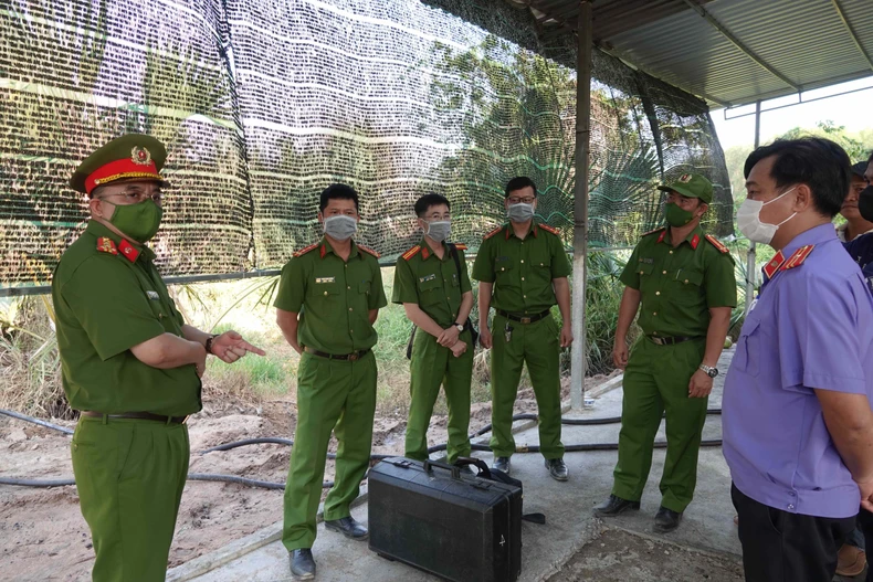 Bình Thuận: Bắt một điểm tái chế nhớt trái phép, thu giữ hơn 11.000 lít nhớt giả thương hiệu ảnh 2