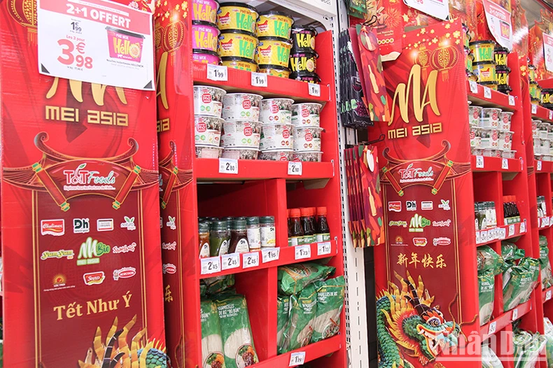 Vinh danh hàng Việt và Tết cổ truyền tại siêu thị Carrefour ở Pháp ảnh 8