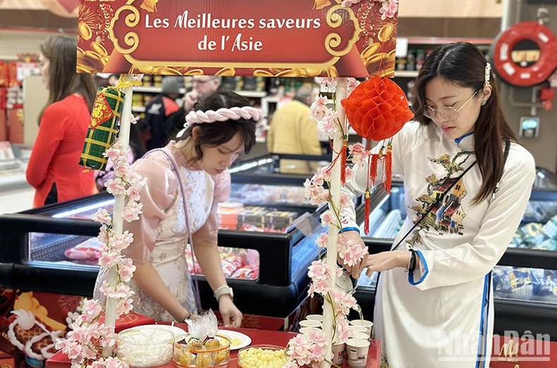 Vinh danh hàng Việt và Tết cổ truyền tại siêu thị Carrefour ở Pháp ảnh 3