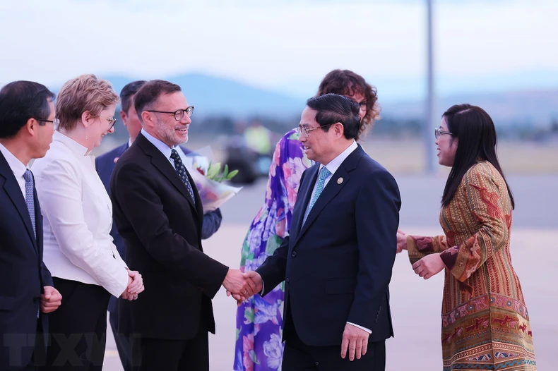 View - [Ảnh] Thủ tướng Phạm Minh Chính bắt đầu thăm chính thức Australia