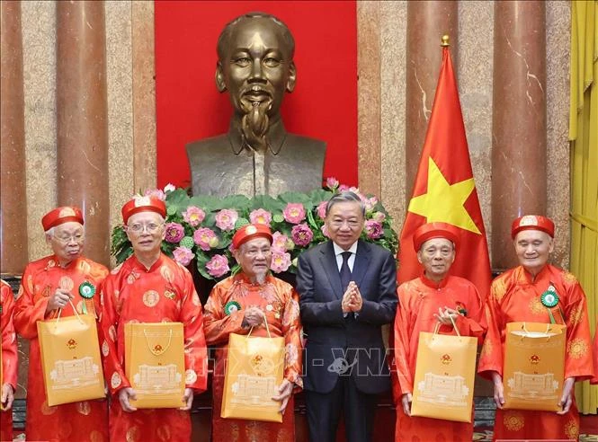 Chủ tịch nước Tô Lâm gặp mặt người cao tuổi, cán bộ Hội Người cao tuổi tiêu biểu ảnh 1