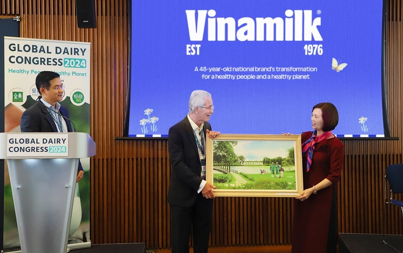 Vinamilk tạo ấn tượng với thương hiệu mới và thông điệp “Để tâm thay đổi” tại Hội nghị sữa toàn cầu 2024 ảnh 3