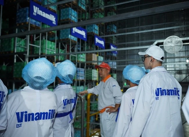 Vinamilk lan tỏa ý thức bảo vệ môi trường đến học sinh qua siêu nhà máy sữa và trang trại Green Farm ảnh 9