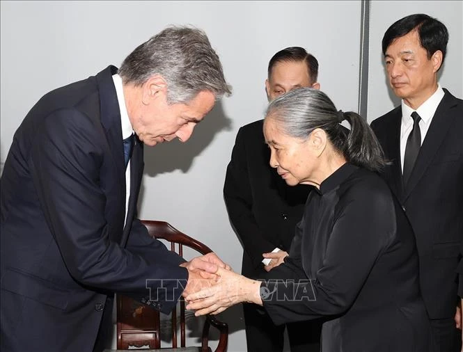 Ngoại trưởng Hoa Kỳ Antony Blinken thắp hương và chia buồn với gia đình Tổng Bí thư Nguyễn Phú Trọng ảnh 1