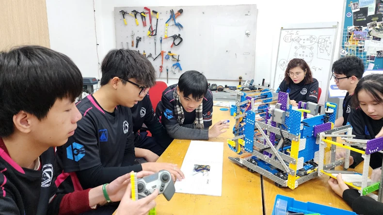 Học sinh Hà Nội tham dự giải vô địch Robotics lớn nhất thế giới ảnh 2