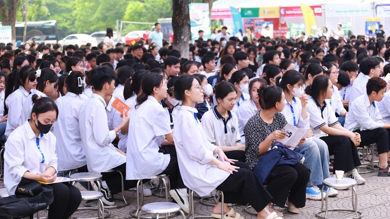 Hơn 1.000 học sinh tham dự chương trình đối thoại, tư vấn tuyển sinh khối ngành sức khỏe ảnh 2