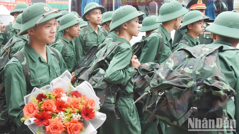 Lễ giao nhận quân trang trọng, nhanh gọn tại Quảng Trị ảnh 1
