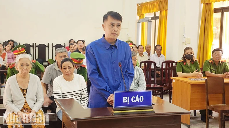 Kiên Giang: Làm giả giấy khám sức khỏe, bảo vệ và bác sĩ Trung tâm Y tế Gò Quao bị phạt tù ảnh 2