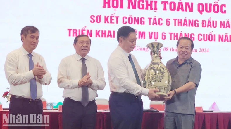 Hội nghị toàn quốc sơ kết công tác xây dựng Đảng về các lĩnh vực công tác tuyên giáo ảnh 4