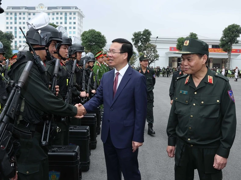 Chủ tịch nước thăm, kiểm tra công tác sẵn sàng chiến đấu, chúc Tết tại Bộ Tư lệnh Cảnh vệ và Bộ Tư lệnh Cảnh sát cơ động ảnh 6
