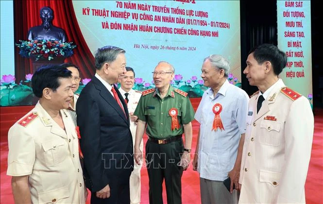 Chủ tịch nước Tô Lâm dự Lễ kỷ niệm 70 năm Ngày truyền thống lực lượng Kỹ thuật nghiệp vụ Công an nhân dân ảnh 7