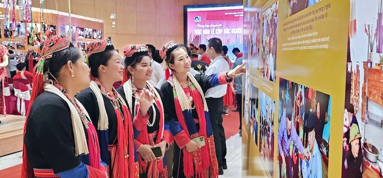 Triển lãm chuyên đề “Độc đáo Lễ cấp sắc người Dao Thanh Y, tỉnh Quảng Ninh” ảnh 3