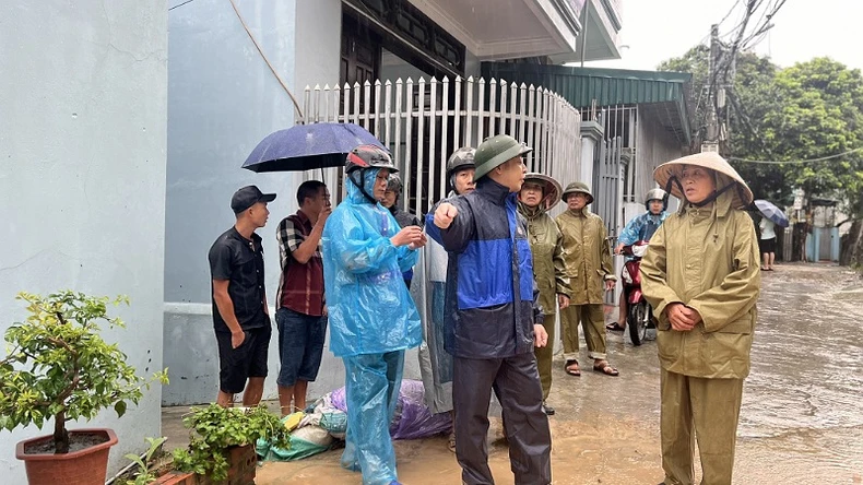 Thành phố Hạ Long di dời nhiều hộ dân ra khỏi vùng sạt lở do mưa lớn kéo dài ảnh 3