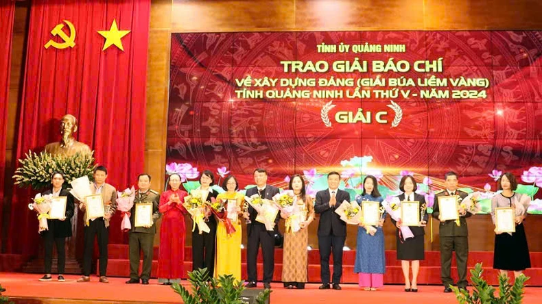 Quảng Ninh: 47 tác phẩm được trao Giải Búa liềm vàng Quảng Ninh lần thứ V, năm 2024 ảnh 2