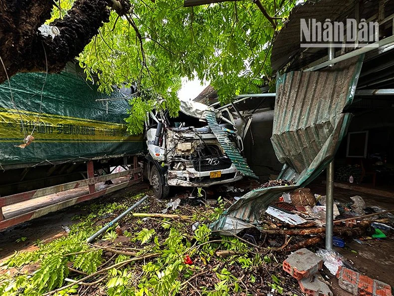 Điều tra vụ tai nạn giao thông làm 8 người thương vong tại Sơn La ảnh 1