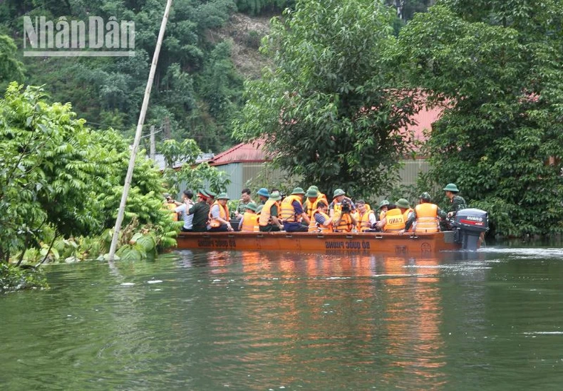 Thành phố Sơn La huy động hơn 500 người giúp bản ngập úng Phiêng Nghè ảnh 1