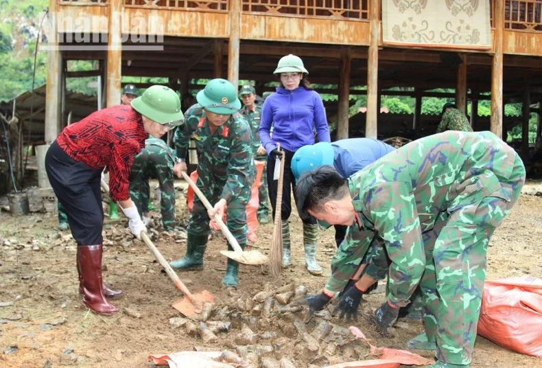 Thành phố Sơn La huy động hơn 500 người giúp bản ngập úng Phiêng Nghè ảnh 3