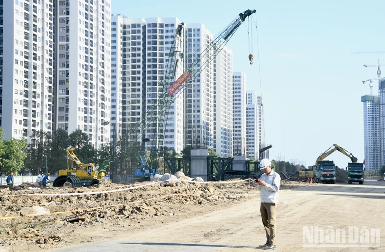 Thủ tướng Phạm Minh Chính kiểm tra thi công dự án đường Vành đai 3 Thành phố Hồ Chí Minh ảnh 1